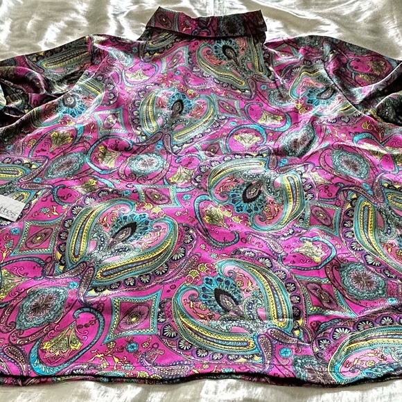 BLOUSE, SILKY POLYESTER, COLOUR: PINK PAISLEY MIX, SIZE 4X, BUTTON CUFFS, BUTTON - Picture 14 of 15
